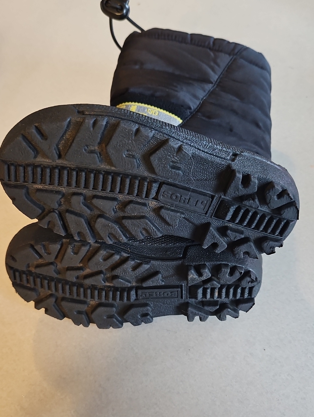 Sorel Black Snowboots - Picture 6 of 10